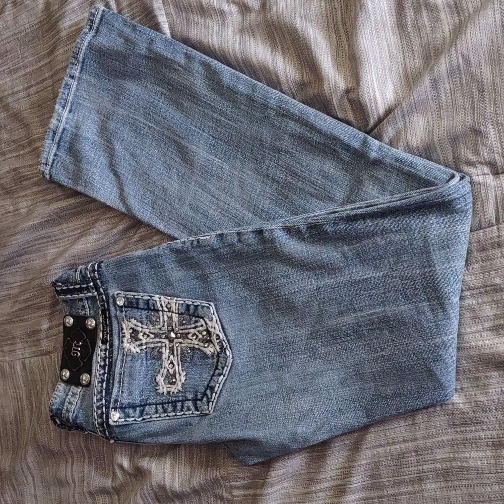 Miss Me Boy Cut Slightly distressed jeans size 27